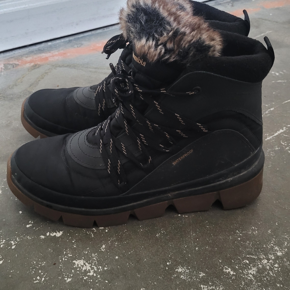Columbia Black and Brown Winter Boots with Fur